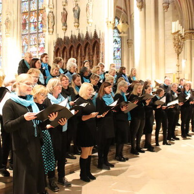 Der gemischte Chor mit 56 Sänger und Sängerinnen erfreut jedes Jahr mit seinem Baumberger Adventskonzert