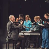 Chorleiter Henning Schmidt iun Aktion