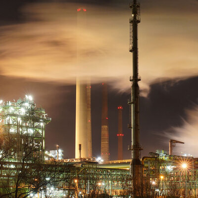 Industrieanlage im Ruhrgebiet bei Nacht