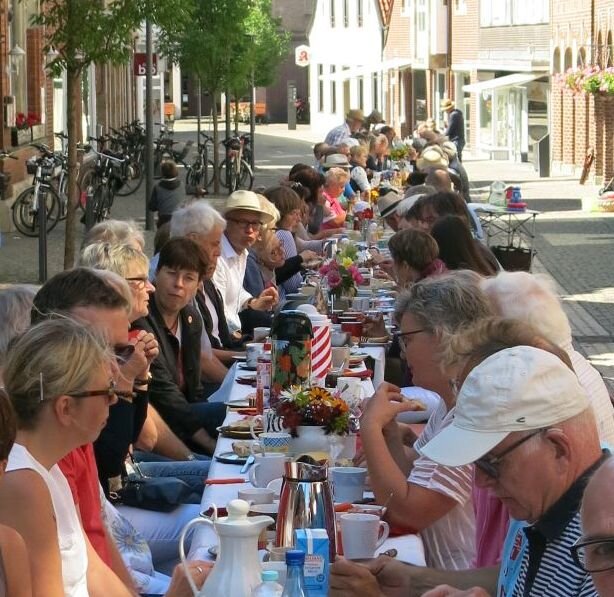 Teilnehmer/innen beim Bürgerbrunch im Juli 2018