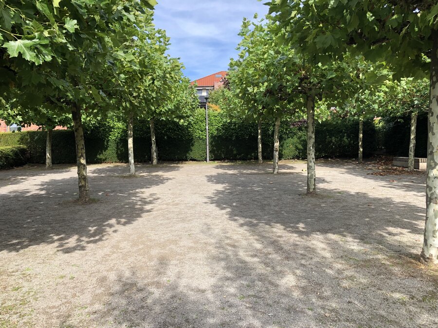 im Westentaschenpark können bis zu 18 Personen gleichzeitig Pétanque spielen. - Atelier für gute Maßnahmen im Westentaschenpark können bis zu 18 Personen gleichzeitig Pétanque spielen.