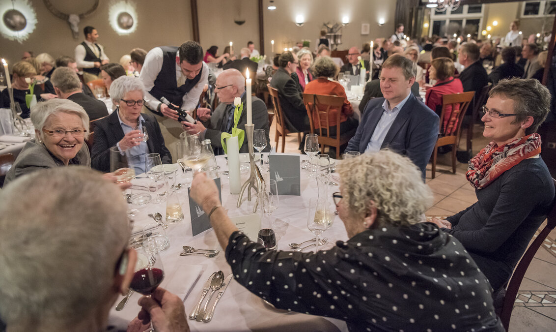 Gäste beim Wintermahl der Bürgerstiftung in der Domschenke Groll