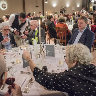 Gäste beim Wintermahl der Bürgerstiftung in der Domschenke Groll