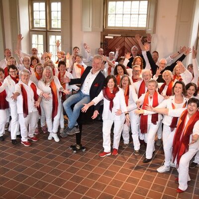OnceAgain - 40 begeisterte Sängerinnen und Sänger mit Chorleiter Winne Voget